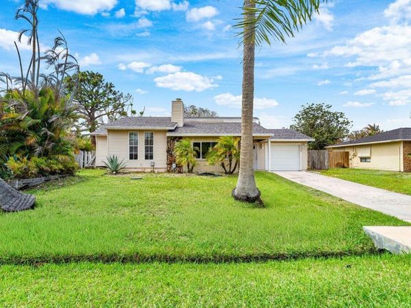 2599 SE Grand Drive, Port St. Lucie, FL 34952