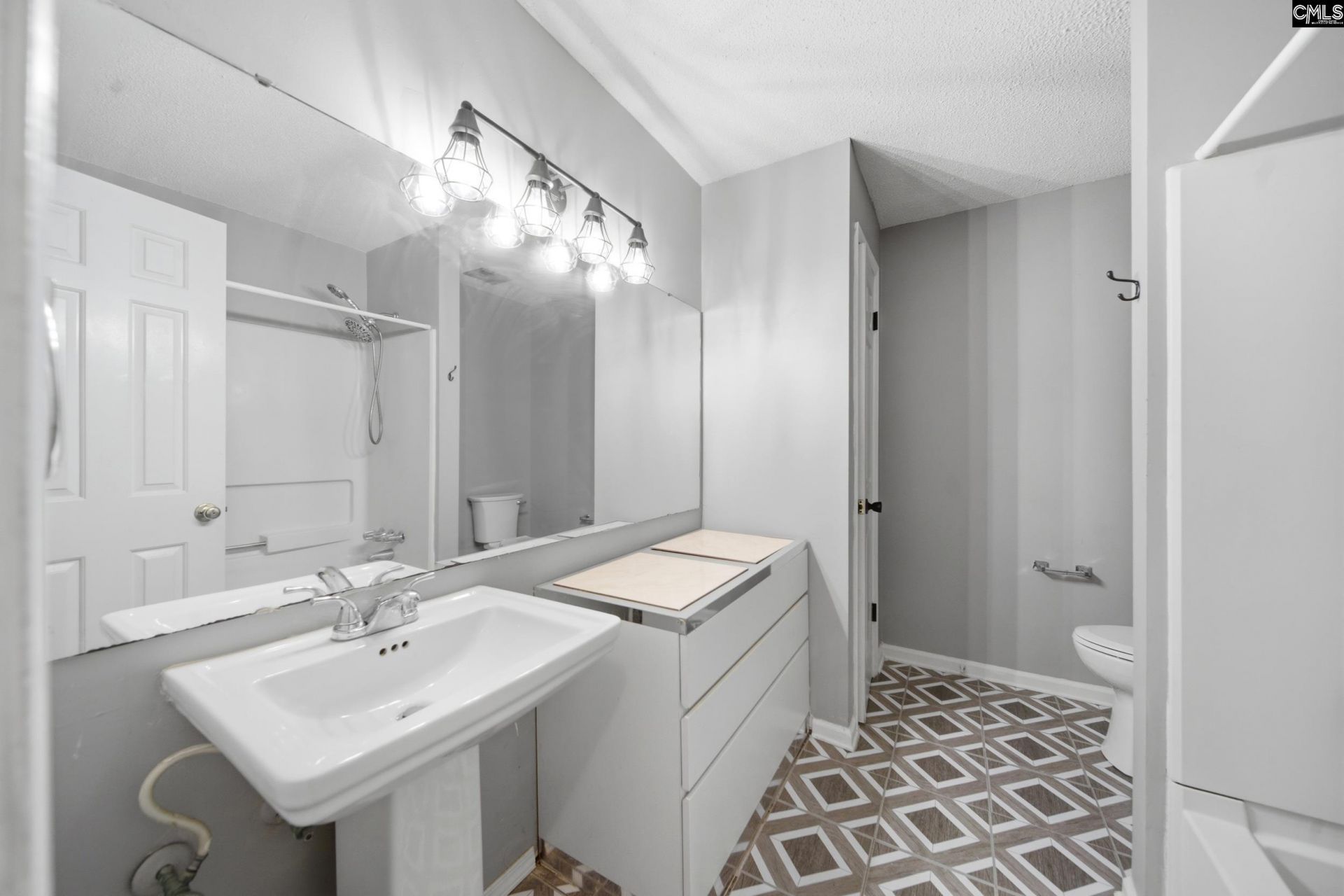 164 Thames Valley Court Photo 17