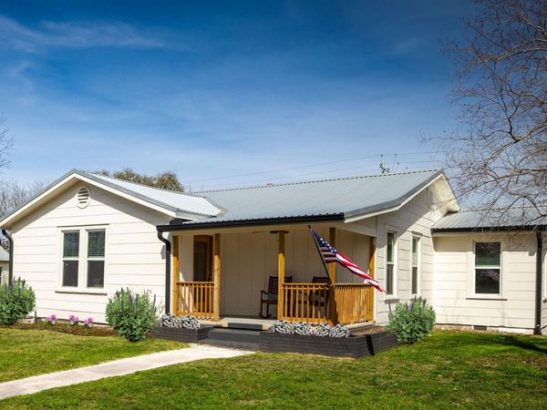 215 Paulus ST, Schulenburg, TX 78956