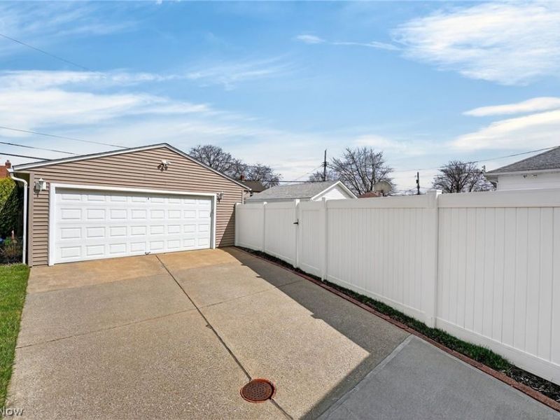 8318 Lanyard Drive, Parma, OH 44129 Photo 33