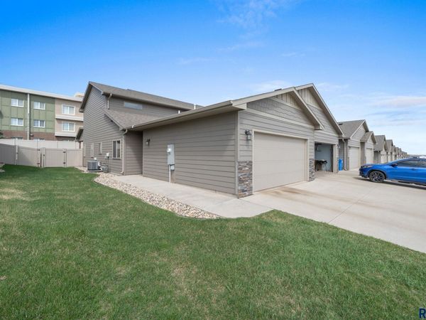7210 E 45th St, Sioux Falls, SD 57110