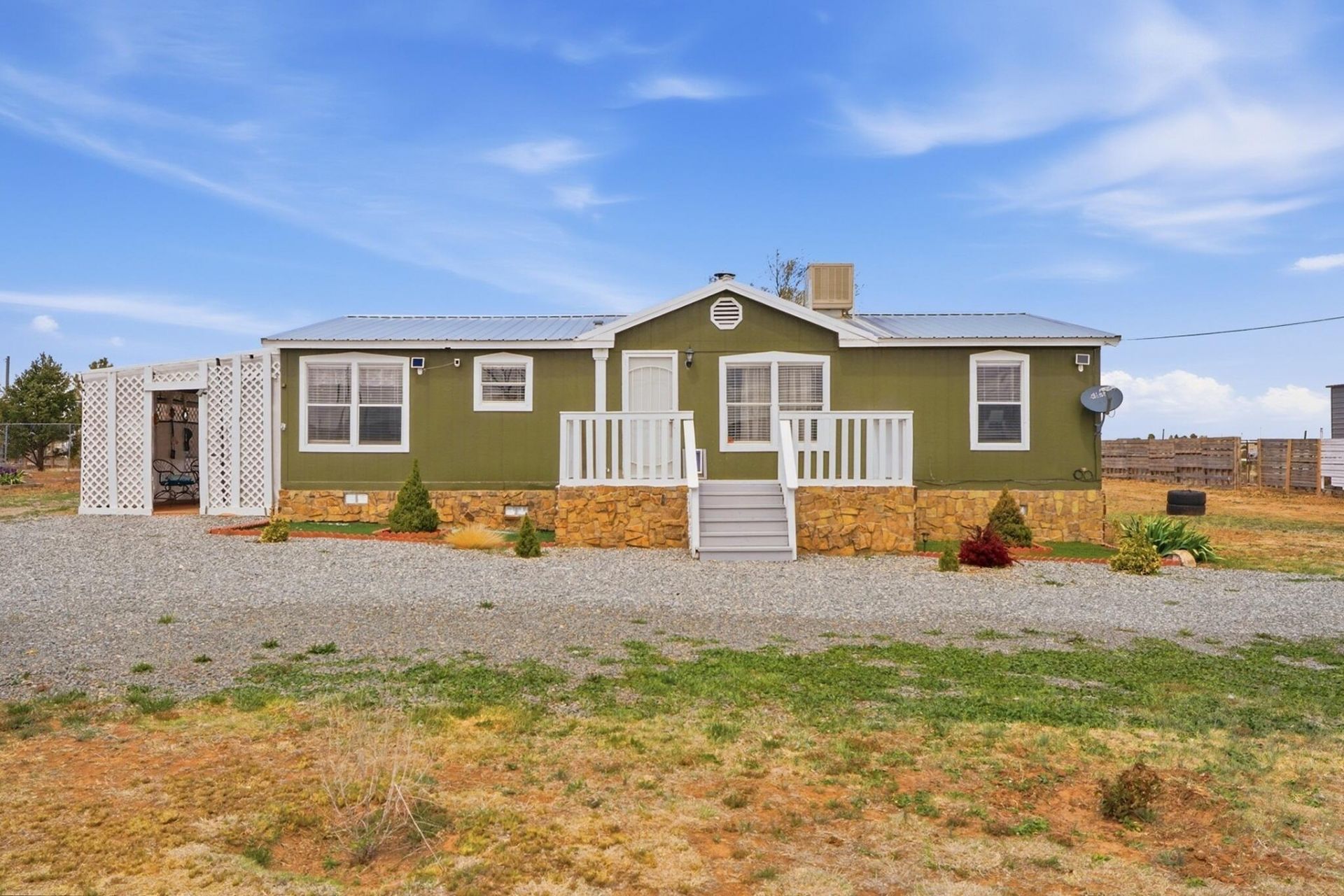 4 Charlotte Court, Edgewood, NM 87015 Main Photo