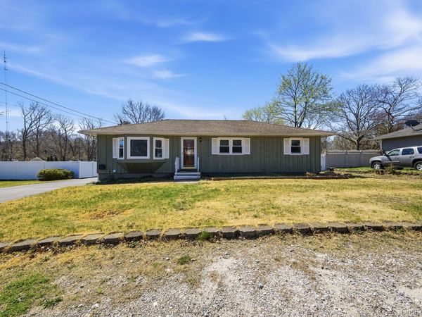 310 Jamaica Avenue, Medford, NY 11763