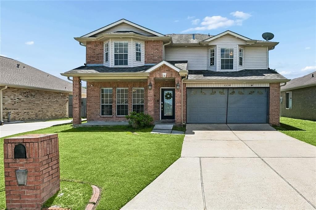 2238 N VILLAGE GREEN Street, Harvey, LA 70058