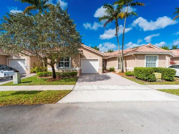 677 NW 129th Way , Pembroke Pines, FL 33028