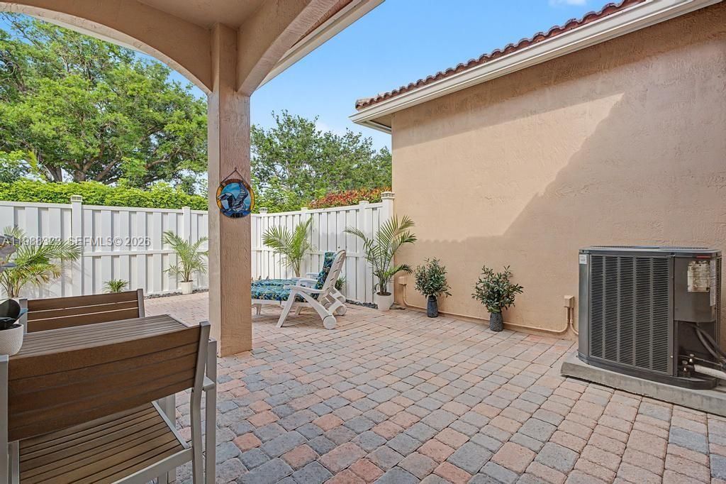 677 NW 129th Way, Pembroke Pines, FL 33028 Photo