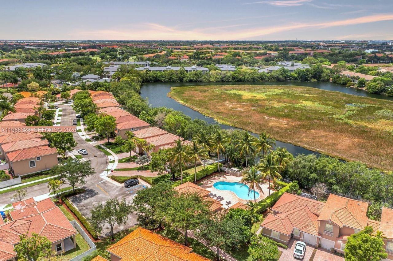 677 NW 129th Way, Pembroke Pines, FL 33028 Photo