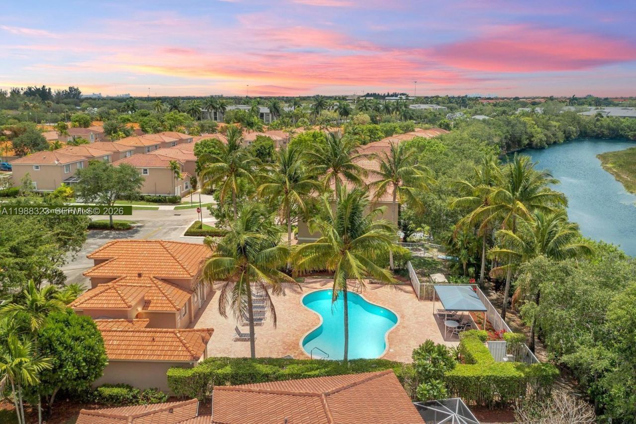 677 NW 129th Way, Pembroke Pines, FL 33028 Photo