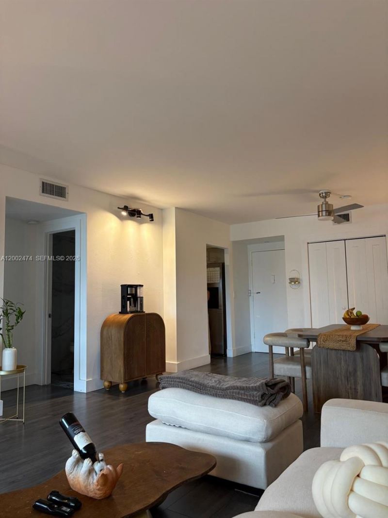 4200 Hillcrest Dr, Unit 208, Hollywood, FL 33021 Photo