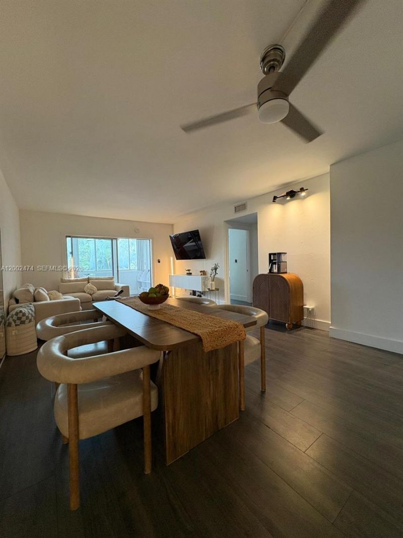 4200 Hillcrest Dr, Unit 208, Hollywood, FL 33021 Photo