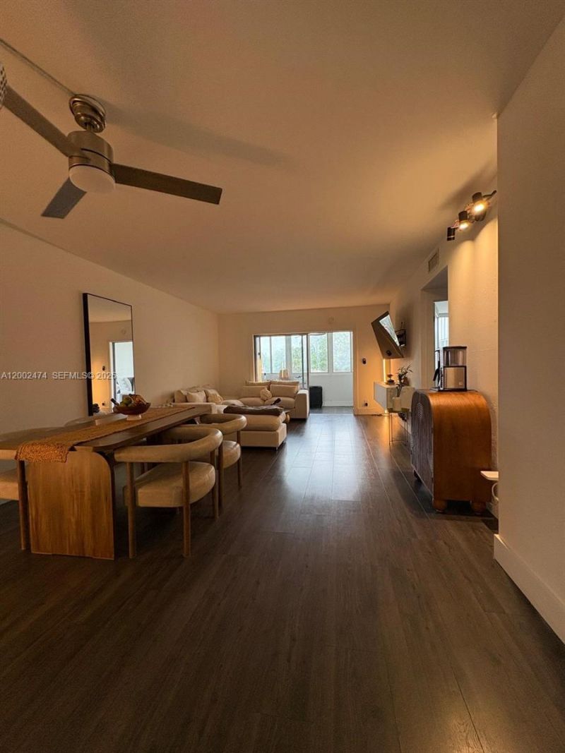 4200 Hillcrest Dr, Unit 208, Hollywood, FL 33021 Photo