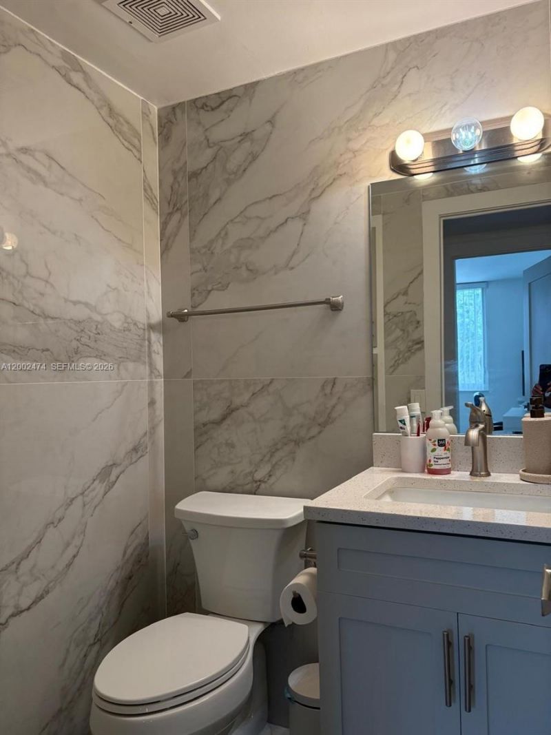 4200 Hillcrest Dr, Unit 208, Hollywood, FL 33021 Photo