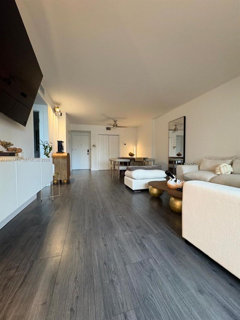 4200 Hillcrest Dr, Unit 208, Hollywood, FL 33021 Photo