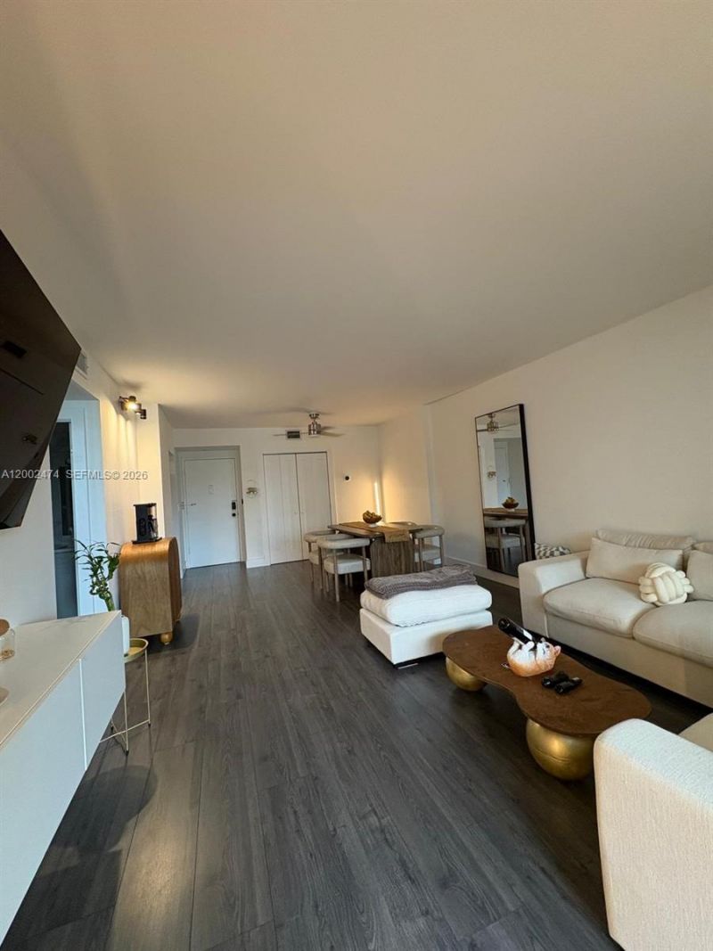 4200 Hillcrest Dr, Unit 208, Hollywood, FL 33021 Photo