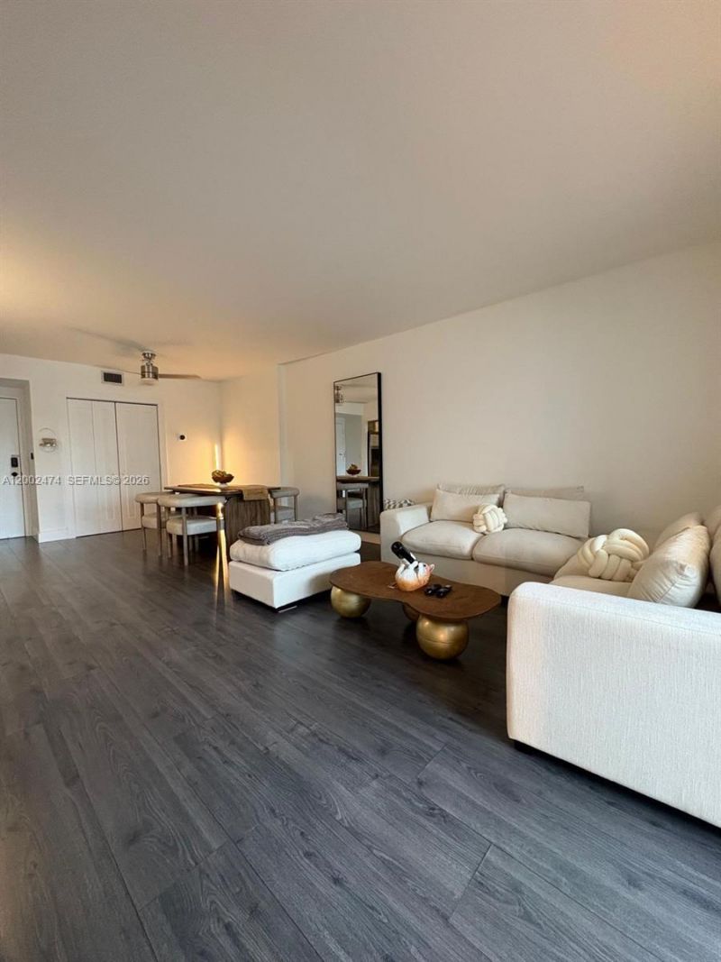 4200 Hillcrest Dr, Unit 208, Hollywood, FL 33021 Photo