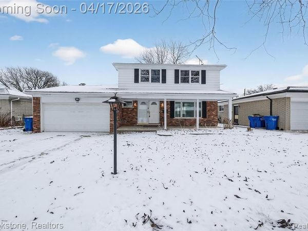 30310 Valenti Drive, Warren, MI 48088