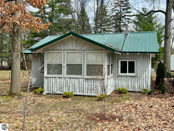 130 Edgewood Drive, Prudenville, MI 48651