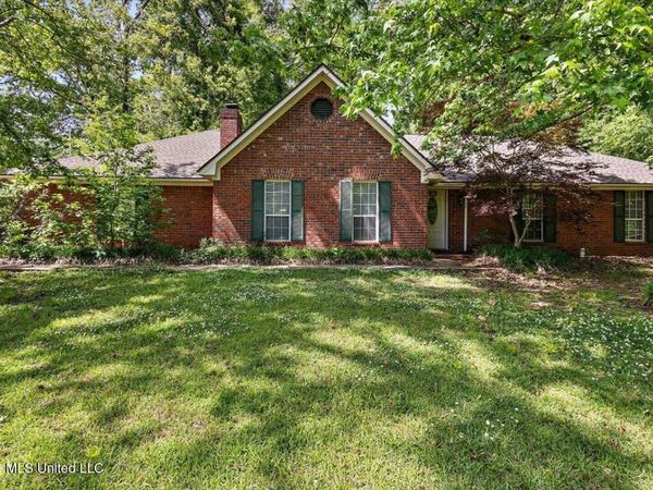 201 Brookwood Drive, Vicksburg, MS 39183