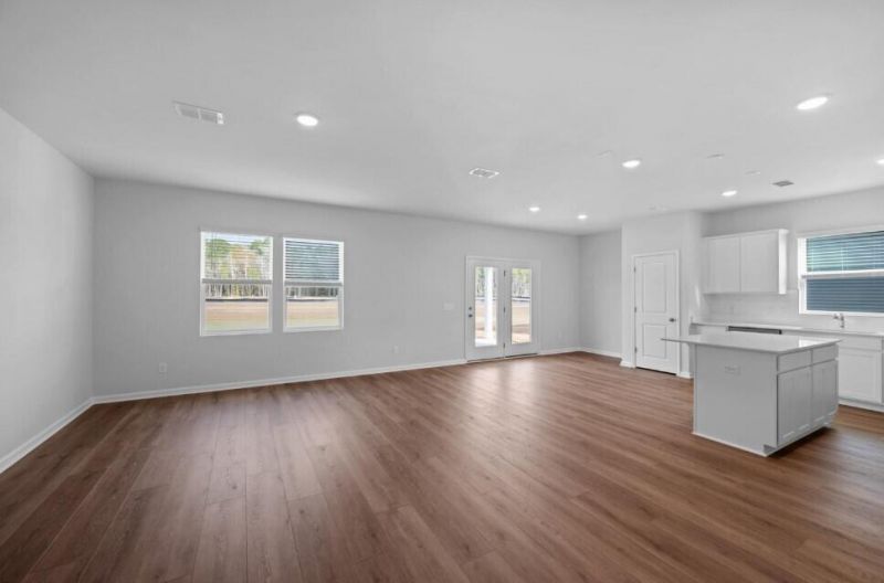 869 Meadowbrook Lane Photo 5