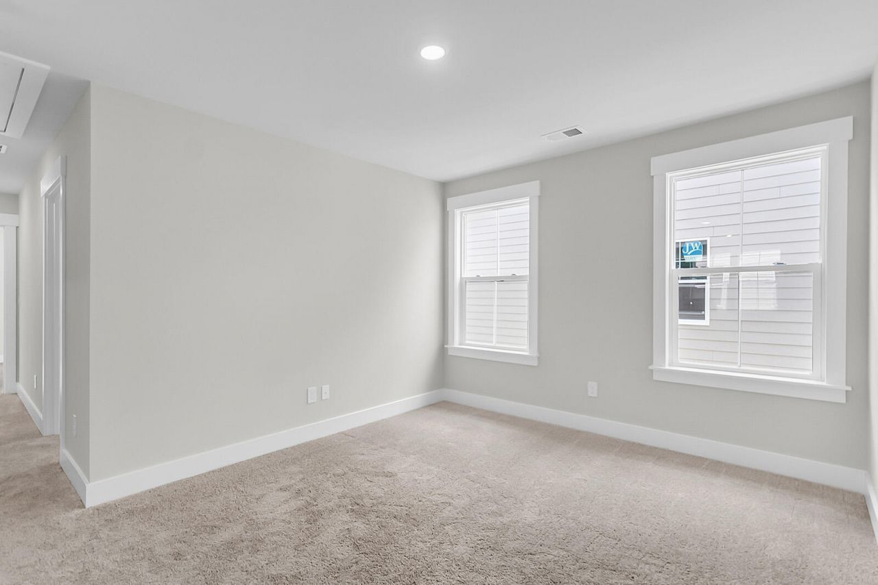 607 Crosswick Street Photo 22