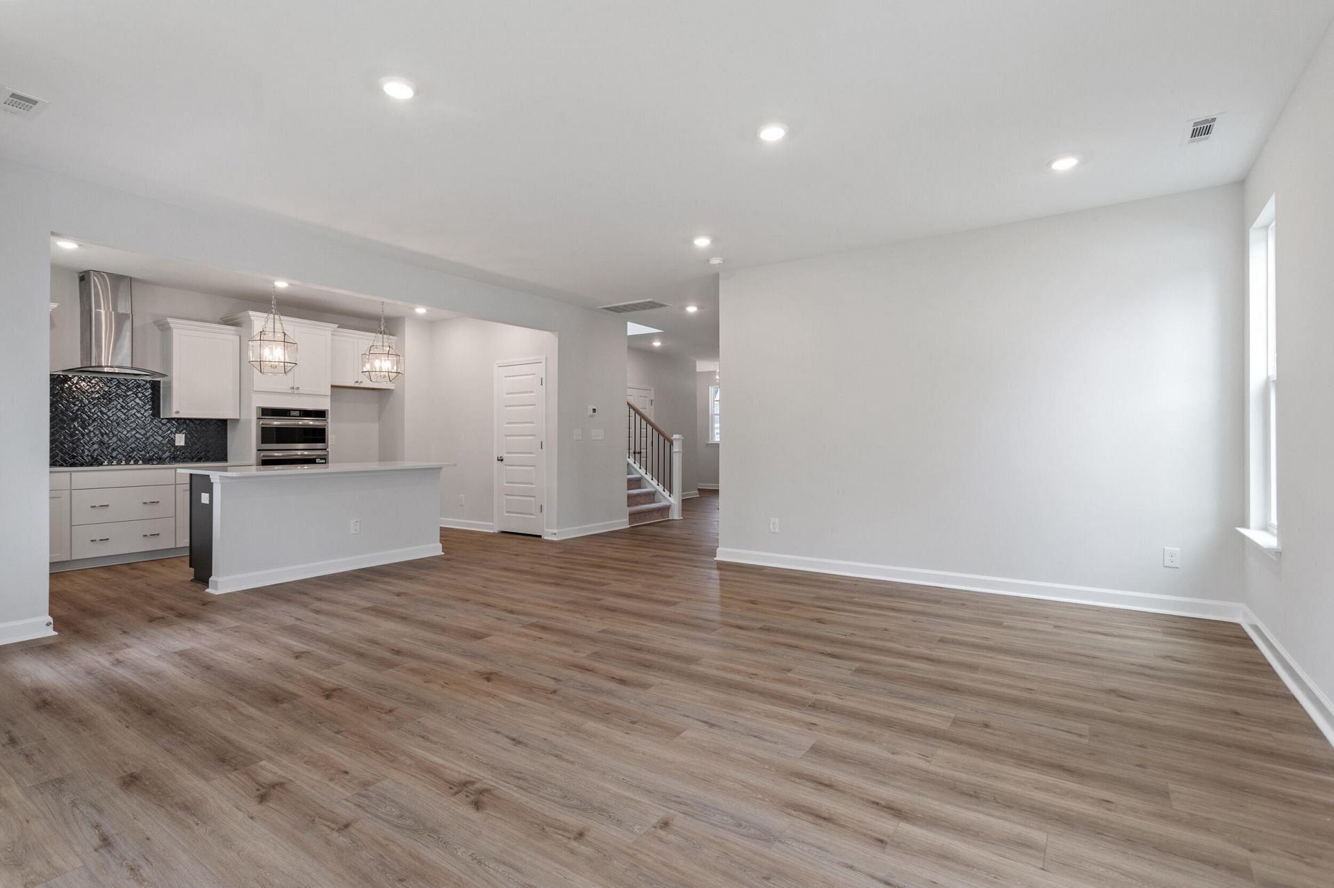 607 Crosswick Street Photo 7