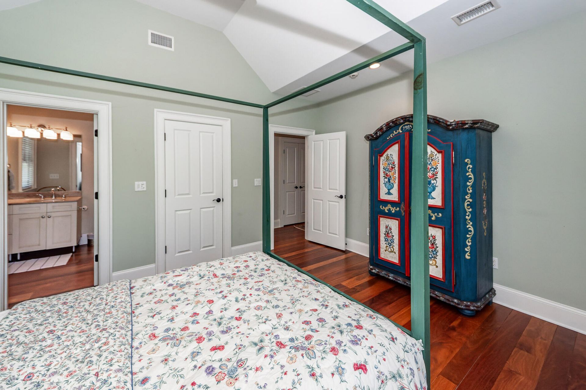 599 Two Mile Run Photo 41