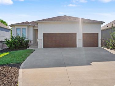 1612 Oak , Eudora, KS 66025