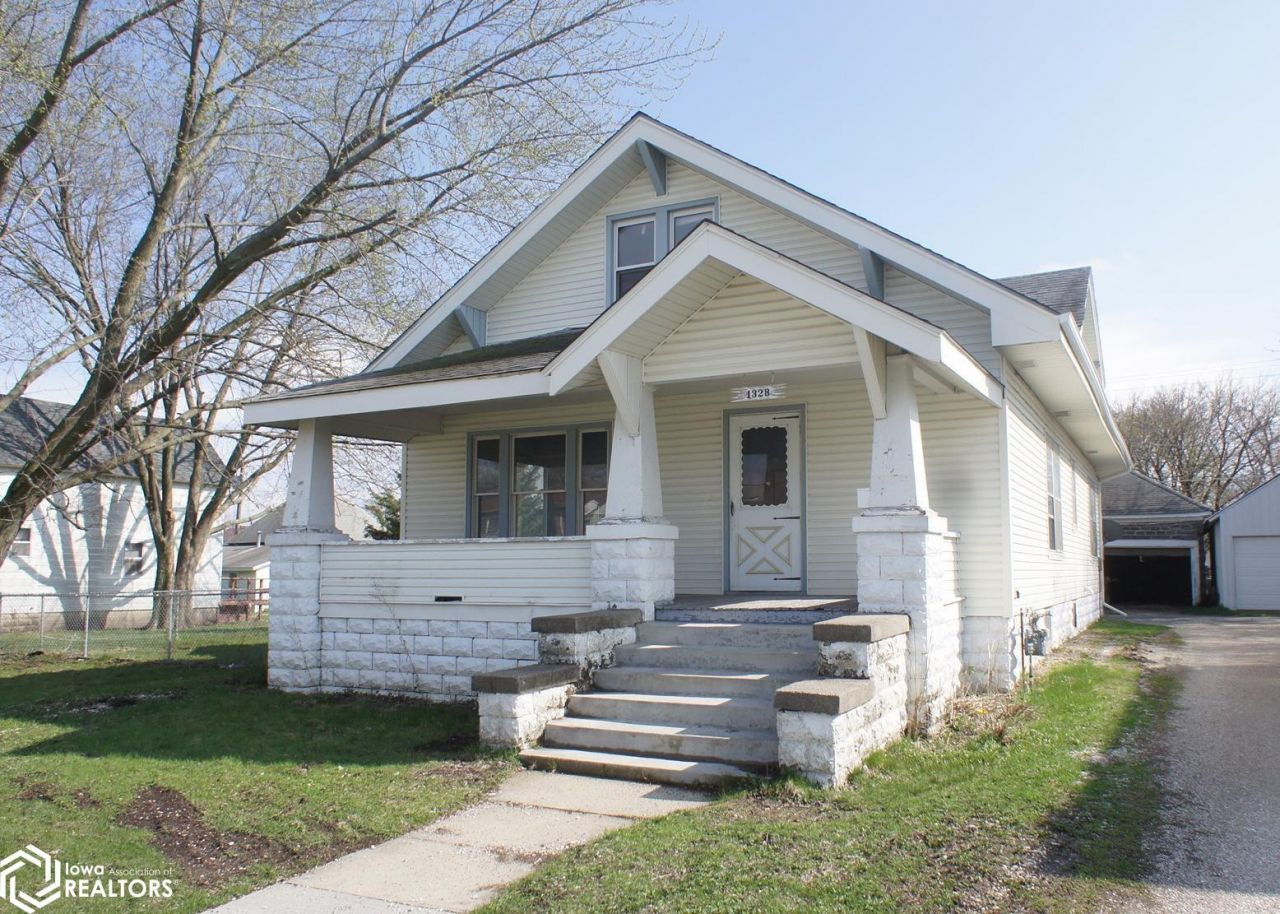 1328 2nd Street, Webster City, IA 50595 Main Photo