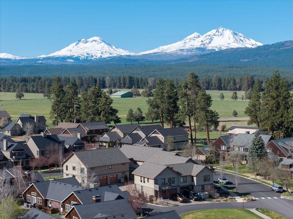 370 S Pine Meadow Street, Sisters, OR 97759