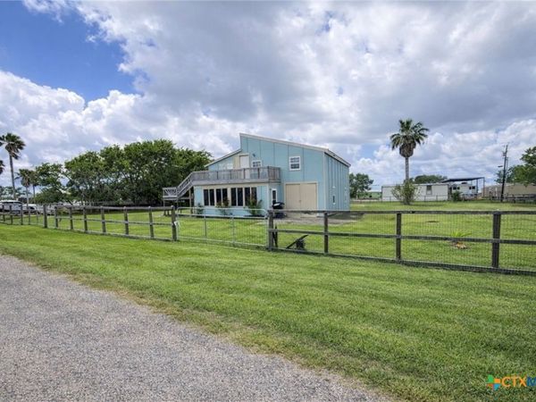 488 Alamo Beach Avenue, Port Lavaca, TX 77979