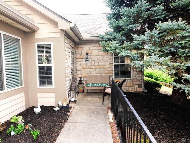 194 Villa Pointe Drive, Springboro, OH 45066 Photo 2