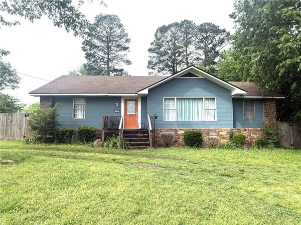 1320 S Denver Avenue, Russellville, AR 72801