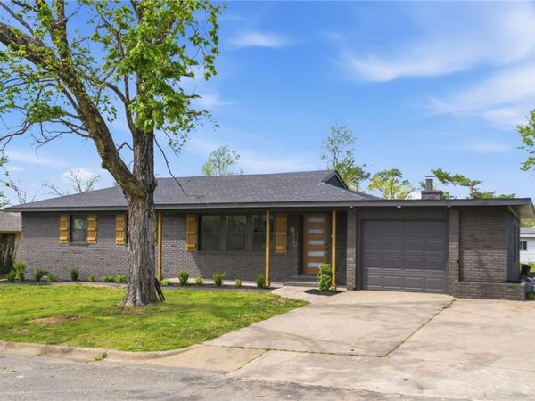 916 S 13th Place , Rogers, AR 72758