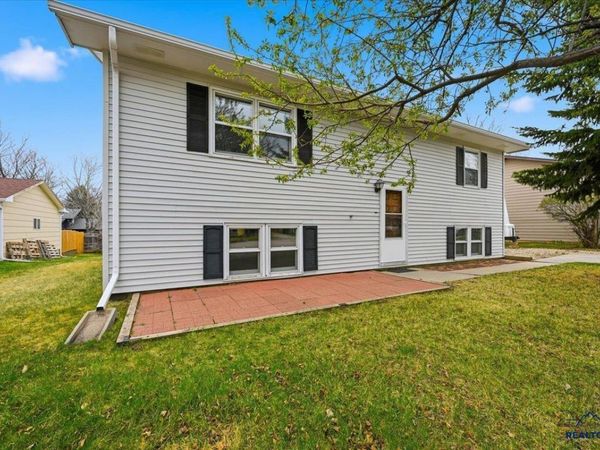 2610 COTTONTAIL RD, Sturgis, SD 57785