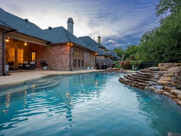 19437 Point O' Woods Ct, Baton Rouge, LA 70809