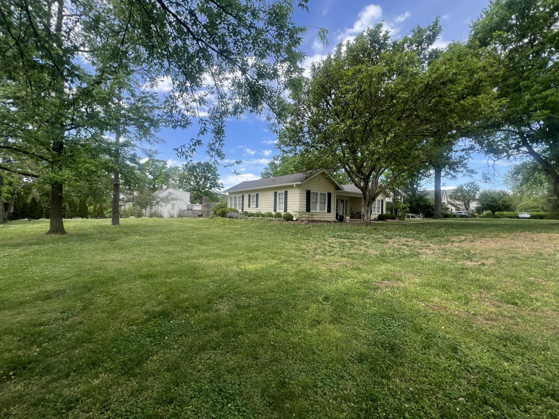 911 Estes Rd N, Nashville, TN 37215 Main Photo