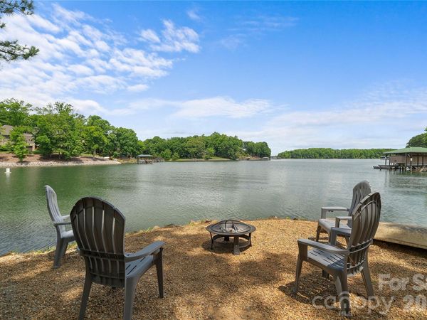 121 Rhinehill Drive , Mooresville, NC 28117