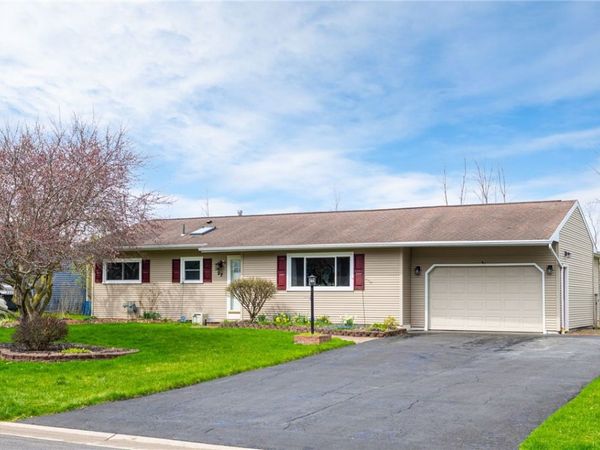27 Florendin Drive, Henrietta, NY 14467