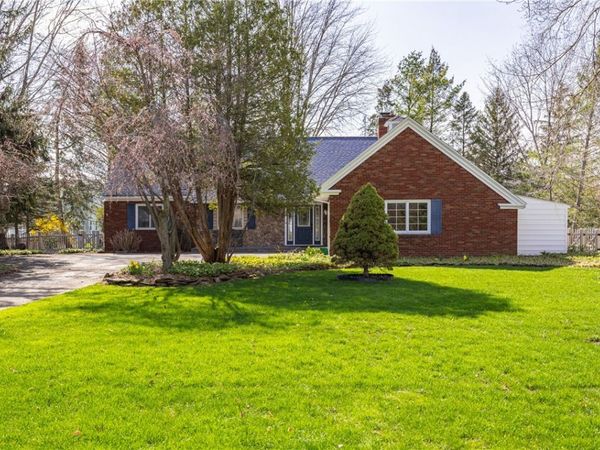 399 Salt Rd , Webster, NY 14580