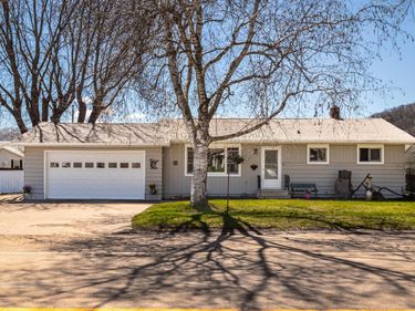 1367 County 25, La Crescent, MN 55947