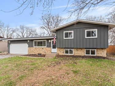 9208 60th Avenue N, New Hope, MN 55428