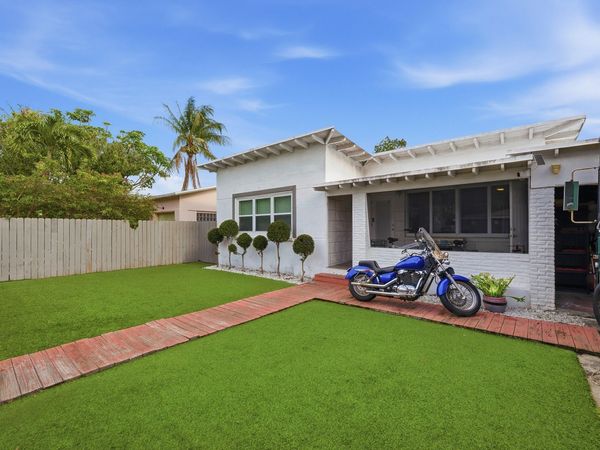 516 SW 15th Street, Unit 1-1, Fort Lauderdale, FL 33315