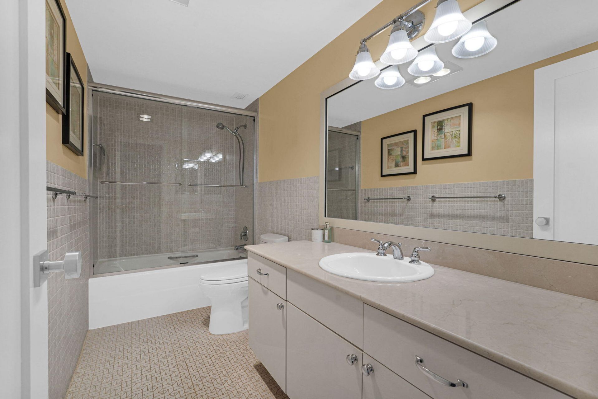 1701 S Ocean Drive, Unit 203, Hollywood, FL 33019 Photo