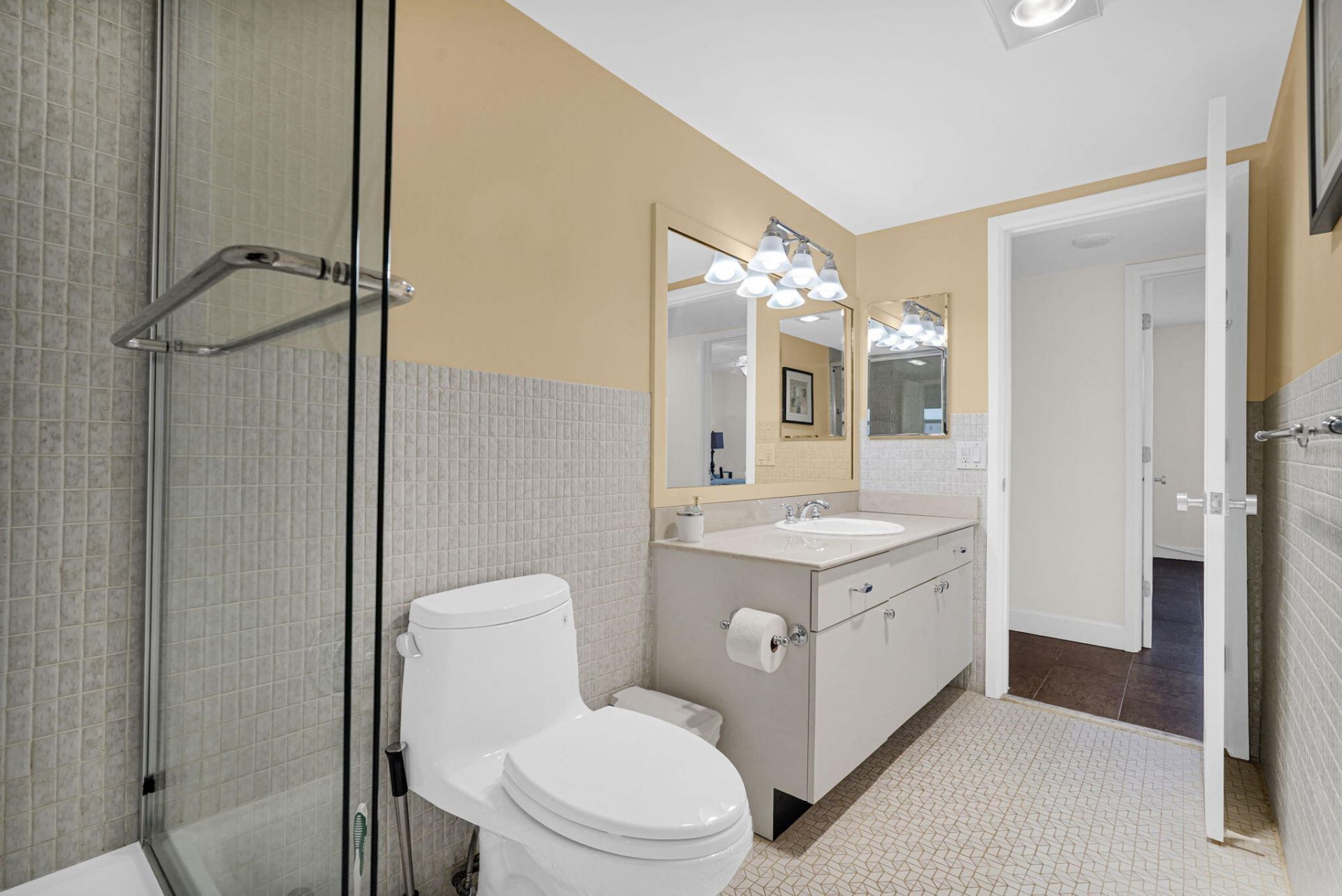 1701 S Ocean Drive, Unit 203, Hollywood, FL 33019 Photo