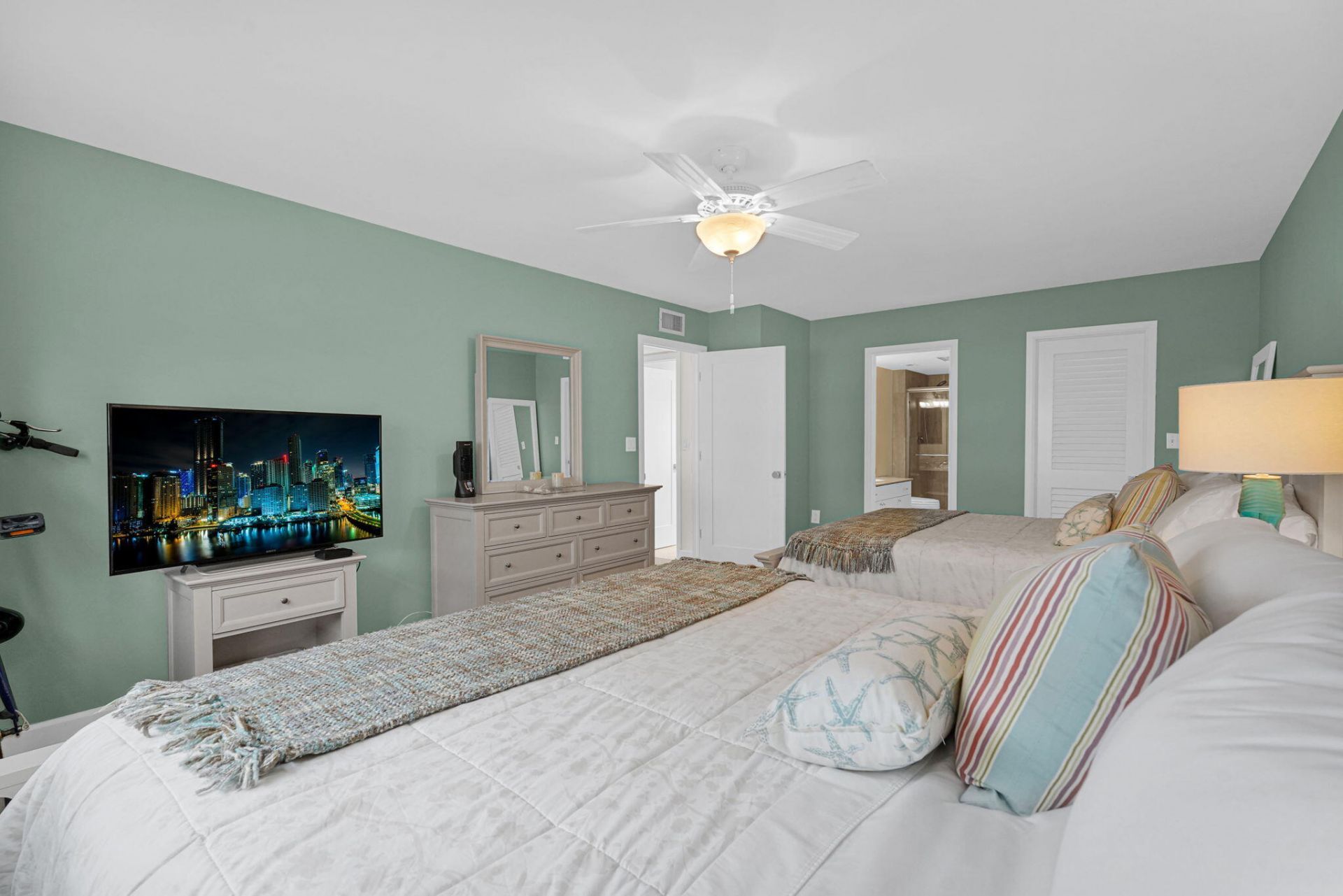 1701 S Ocean Drive, Unit 203, Hollywood, FL 33019 Photo