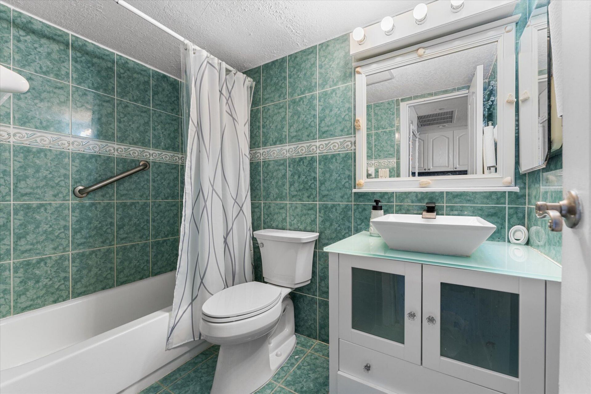 19201 Collins Avenue, Unit 114, Sunny Isles Beach, FL 33160 Photo