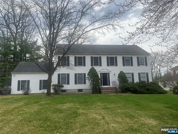 7 Carriage, Twp of Washington, NJ 07676