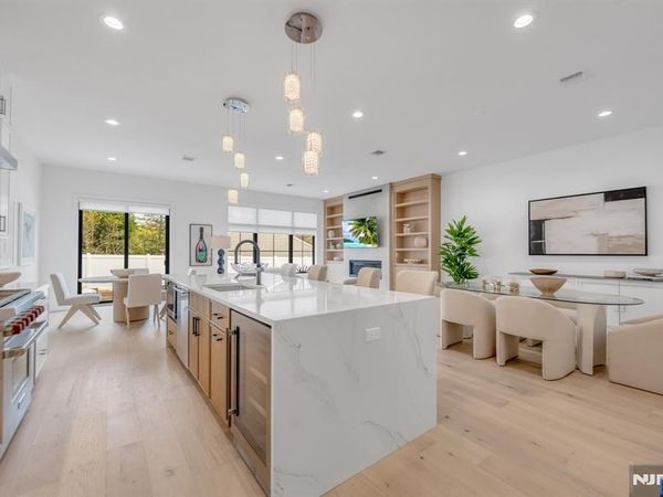 17 Feldman Court, PARAMUS, NJ 07652