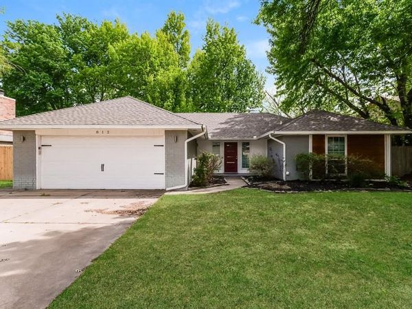 812 Lakeside Circle, Edmond, OK 73012