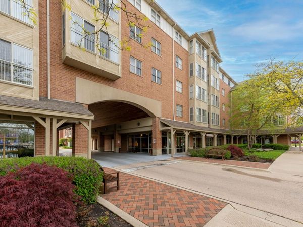 100 N Bokelman Street, Unit 330, Roselle, IL 60172